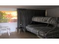 Waterfront, Excellent Ocean & Shipping Lane View Guest house, Caloundra - thumb 5