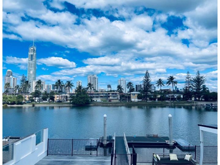 Agalari Holidays House in Surfers Paradise with Pontoon, Pool Guest house, Gold Coast - imaginea 2
