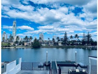 Agalari Holidays House in Surfers Paradise with Pontoon, Pool Guest house, Gold Coast - 2