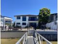 Agalari Holidays House in Surfers Paradise with Pontoon, Pool Guest house, Gold Coast - thumb 10