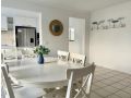 Agalari Holidays House in Surfers Paradise with Pontoon, Pool Guest house, Gold Coast - thumb 18