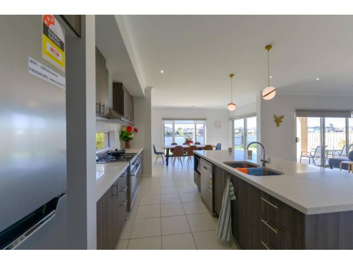 Waterfront Grand Villa for Big Group Guest house, Point Cook - imaginea 11