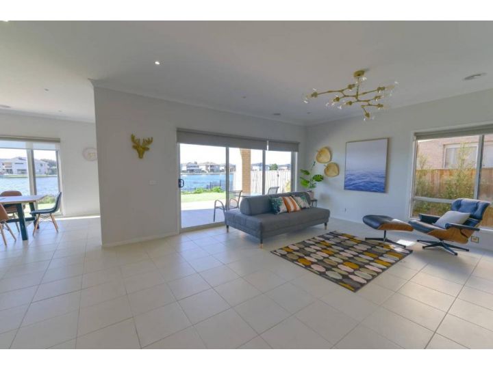 Waterfront Grand Villa for Big Group Guest house, Point Cook - imaginea 12