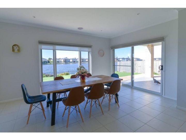 Waterfront Grand Villa for Big Group Guest house, Point Cook - imaginea 5