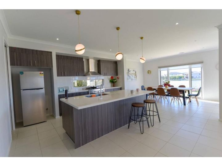 Waterfront Grand Villa for Big Group Guest house, Point Cook - imaginea 14
