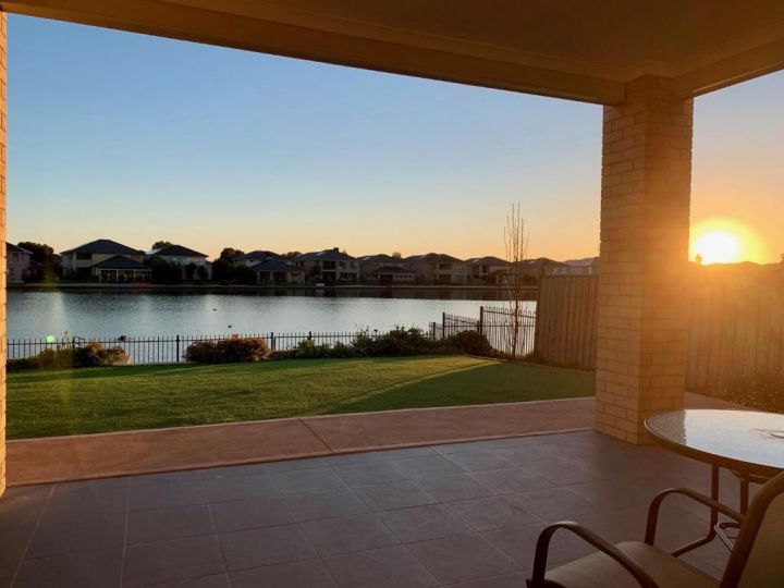 Waterfront Grand Villa for Big Group Guest house, Point Cook - imaginea 7