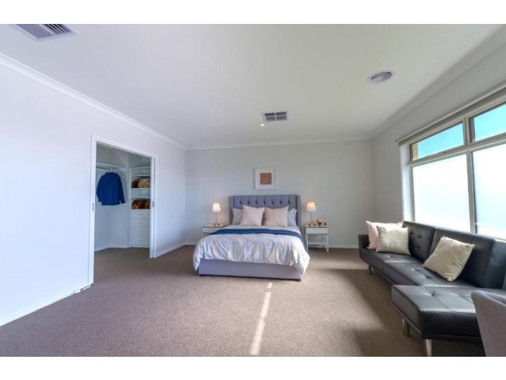 Waterfront Grand Villa for Big Group Guest house, Point Cook - imaginea 10