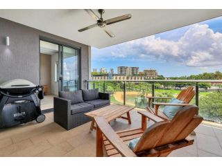 Waterfront Indoor-Outdoor Lagoon Lookout Apartment, Darwin - 4