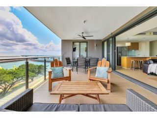 Waterfront Indoor-Outdoor Lagoon Lookout Apartment, Darwin - 2