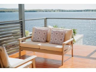 Waterfront Lake House at Mannering Park Guest house, New South Wales - 2