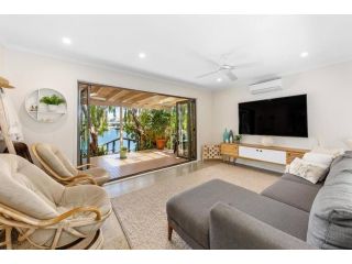 Waterfront - Low Set - Family Home - Bring ur Boat Guest house, Noosaville - 4