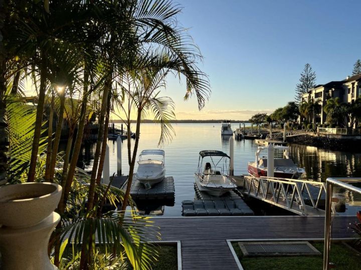 Waterfront Oasis in Runaway Bay Apartment, Gold Coast - imaginea 2