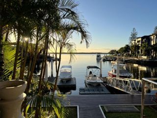 Waterfront Oasis in Runaway Bay Apartment, Gold Coast - 2