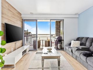Waterfront Oasis in Runaway Bay Apartment, Gold Coast - 1