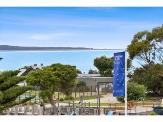 Waterfront One Ocean Bliss Apartment, Lorne - 2