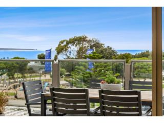 Waterfront One Ocean Bliss Apartment, Lorne - 1