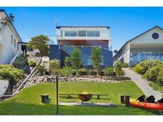 Waterfront Paradise in Lake Macquarie Apartment, New South Wales - 2