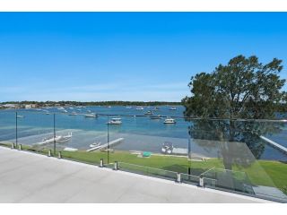 Waterfront Paradise in Lake Macquarie Apartment, New South Wales - 1