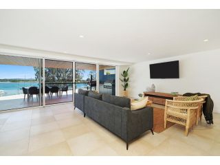 Waterfront Paradise in Lake Macquarie Apartment, New South Wales - 5