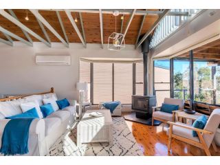 STUNNING WATERFRONT ESCAPE AT DALEYS POINT Guest house, Booker Bay - 1