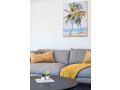 WATERFRONT RESORT-STYLE RETREAT / RUNAWAY BAY Guest house, Gold Coast - thumb 8