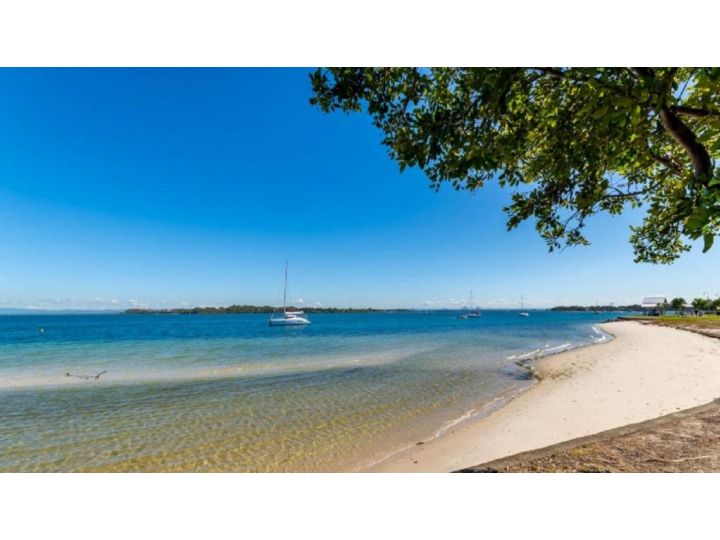 Waterfront Retreat with room for a boat - Welsby Pde, Bongaree Guest house, Bongaree - imaginea 14