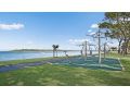 Waterfront Retreat with room for a boat - Welsby Pde, Bongaree Guest house, Bongaree - thumb 12