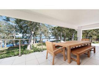 Waterfront Serenity - Luxury home with Grand Views Guest house, Corlette - 3