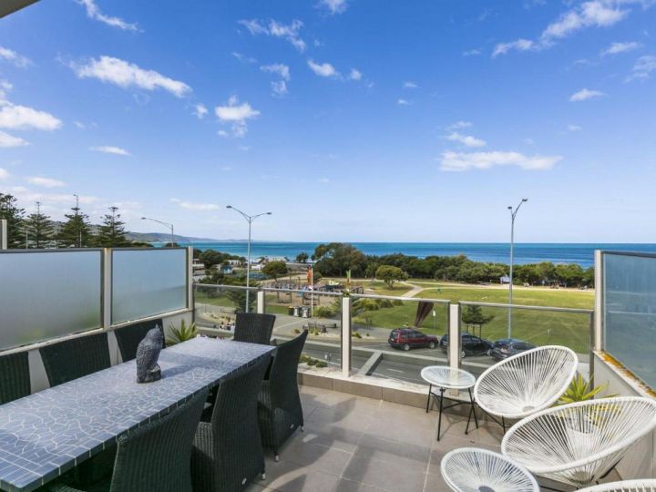 WATERFRONT THREE- In the heart of Lorne Apartment, Lorne - imaginea 2