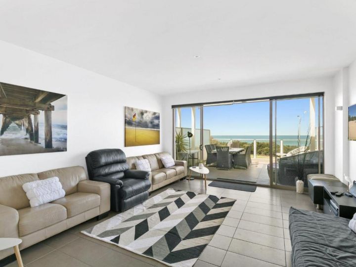 WATERFRONT THREE- In the heart of Lorne Apartment, Lorne - imaginea 7