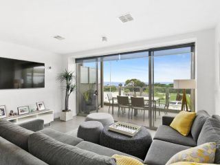 WATERFRONT TWO - Position Perfect ***NEW LISTING 2019*** Apartment, Lorne - 2