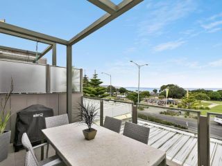 WATERFRONT TWO - Position Perfect ***NEW LISTING 2019*** Apartment, Lorne - 1