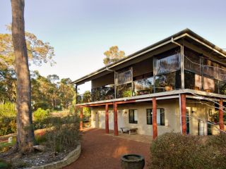 Waters Edge Margaret River Est 2010 Guest house, Margaret River Town - 2