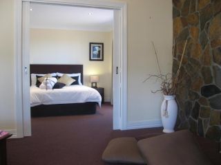 Waverley House Cottages Hotel, Lakes Entrance - 3