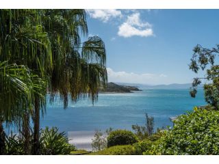 Waves 3 Luxury 3 Bedroom Endless Ocean Views Central Location + Buggy Guest house, Hamilton Island - 3