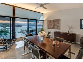 Waves 3 Luxury 3 Bedroom Endless Ocean Views Central Location + Buggy Guest house, Hamilton Island - 4