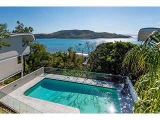 Waves 6 Four Bedroom Breathtaking Ocean Views Central Location And Buggy Apartment, Hamilton Island - 3
