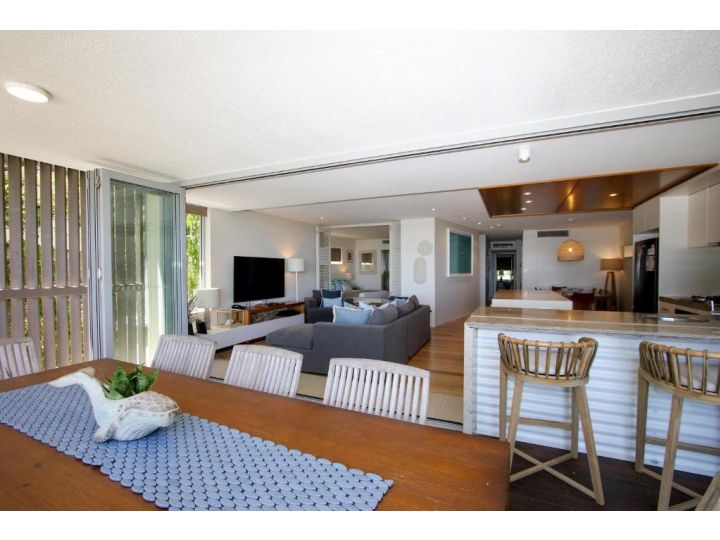 Waves 8 - 2 minutes stroll to the beach + pool Apartment, Point Lookout - imaginea 2