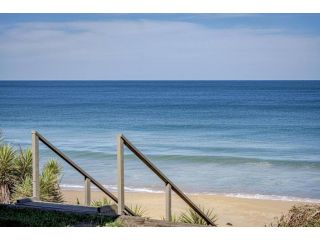 Waves at Wamberal Guest house, Wamberal - 2