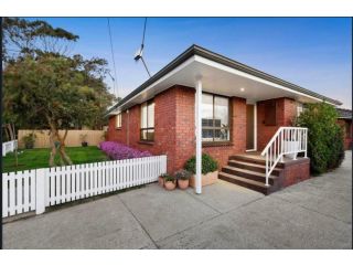 Wedge to The Beach- Walk to the Beach or shops! Guest house, Ocean Grove - 1