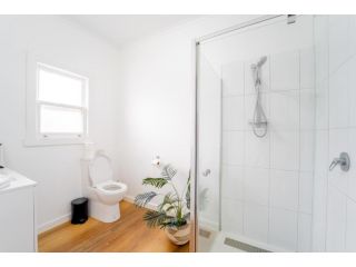 Weeroona Avenue Home Free WiFi Close to CBD Guest house, Bendigo - 3