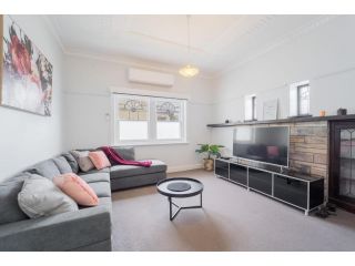 Weeroona Avenue Home Free WiFi Close to CBD Guest house, Bendigo - 1