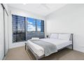 Welcoming Lakeside Getaway With Waterviews, WIFI, Pool & Park Apartment, Queensland - thumb 18