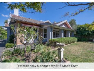 Wendouree - Immaculate Heritage Home in Heart of Orange Guest house, Orange - 2