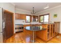 Wendouree - Immaculate Heritage Home in Heart of Orange Guest house, Orange - thumb 11