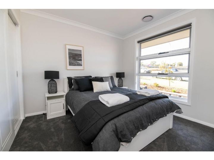 Westerly Drive - Brand New Home - Modern Guest house, Orange - imaginea 4