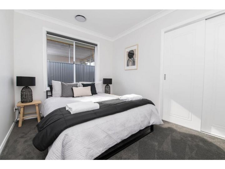 Westerly Drive - Brand New Home - Modern Guest house, Orange - imaginea 20
