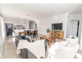 Westerly Drive - Brand New Home - Modern Guest house, Orange - 1