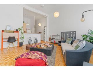 Wharehouse Apartment in the Heart of Trendy Redfern! Apartment, Sydney - 1