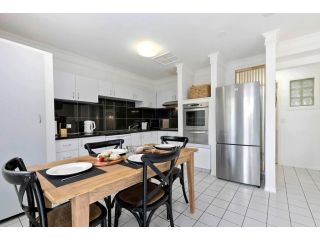 What a Gem perfectly positioned Apartment, Noosaville - 4